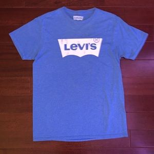 Levi’s t-shirt